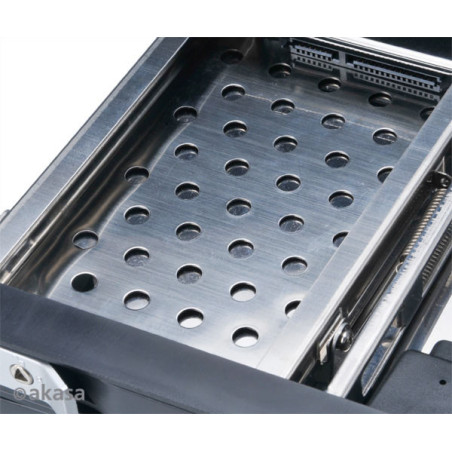 AKASA Lokstor M51 - 2.5 "a 3.5" HDD rack do 5,25"