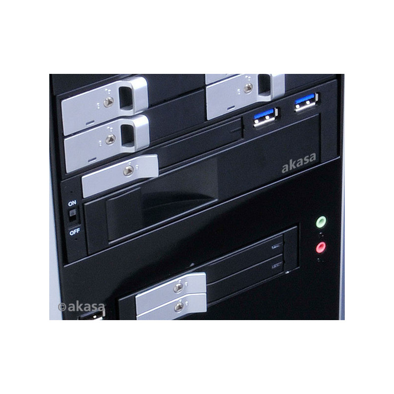 AKASA Lokstor M51 - 2.5 "a 3.5" HDD rack do 5,25"