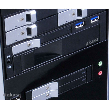 AKASA Lokstor M51 - 2.5 "a 3.5" HDD rack do 5,25"
