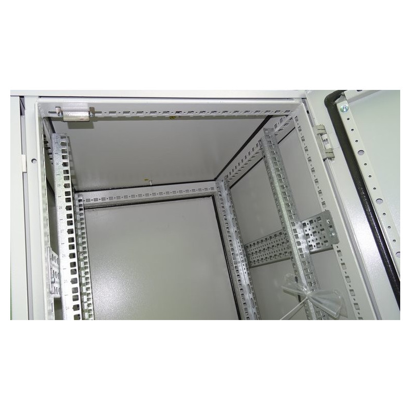 19" vonkajší rozvádzač IP55 30U/600mm plech.dvere, 3-bod.zámok