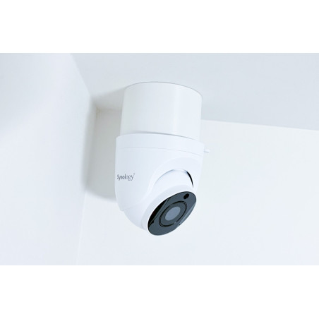 SYNOLOGY držiak s krytkou káblov pre kamery TC500 na stenu a strop, biely