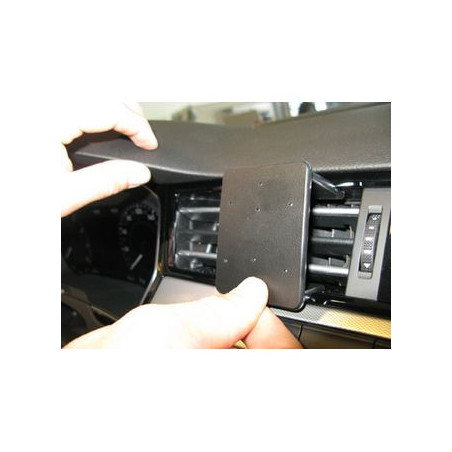 Brodit ProClip pre Volkswagen Arteon 17-20/Passat 15-21/Passat Alltrack 16-21, na stred
